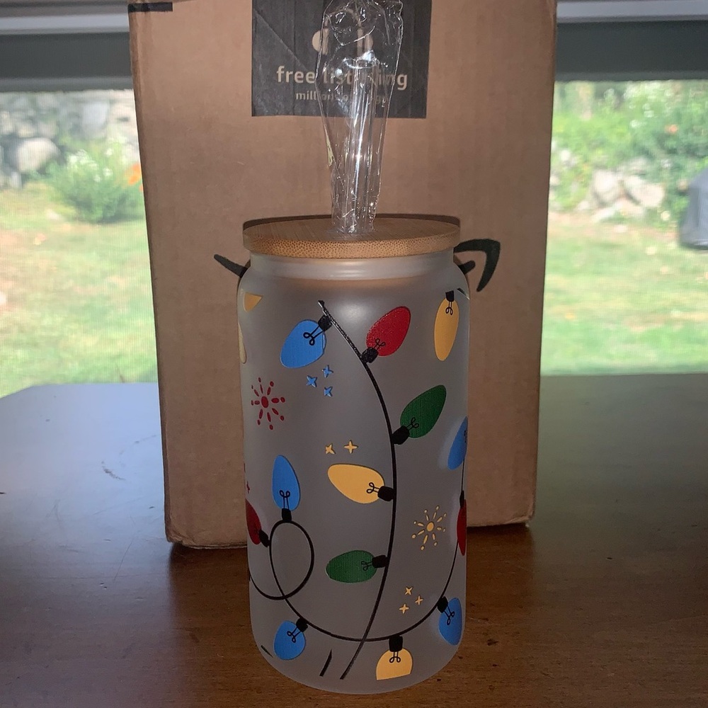 Holiday Lights Glass Drinking Cup with Straw and Bamboo Lid - Picture 3 of 7